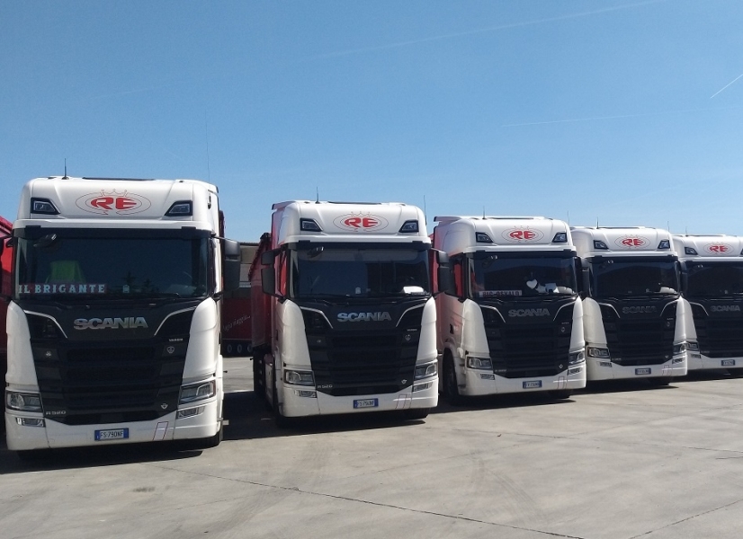 Re Sergio Autotrasporti: 32 V8 Scania nell'anno del 50° anniversario