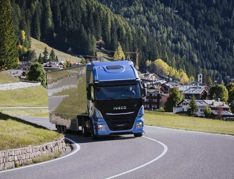 Iveco 40 anni: in edizione limitata lo Stralis Hi-Way con livrea speciale dedicata all'anniversario