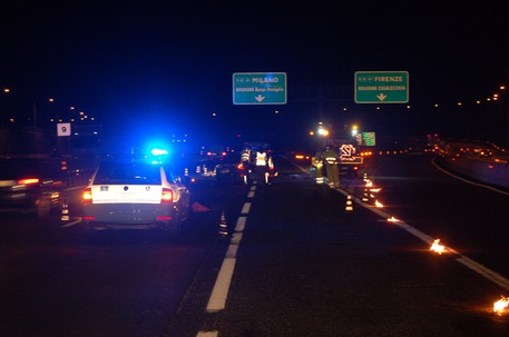 Tir invade cantiere su A14, due morti