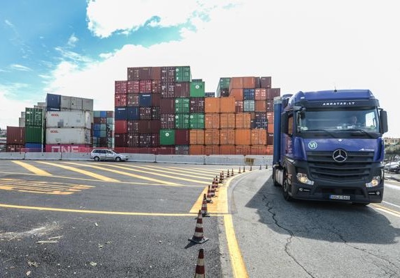 Firmato il decreto per il ristoro agli autotrasportatori danneggiati dal crollo del ponte Morandi