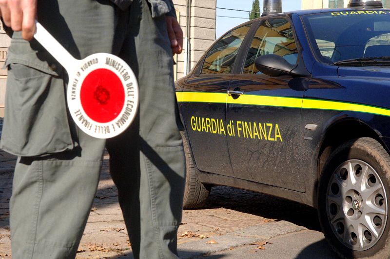 Bacoli, sequestrati quattromila litri di gasolio di contrabbando