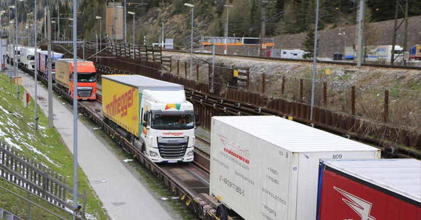 Brennero sempre più vietato ai tir: Tirolo e Alto Adige uniti per alzare nuove barriere