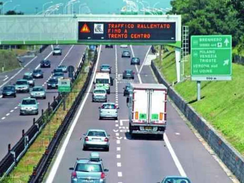 A22 chiusa per disinnesco di una bomba