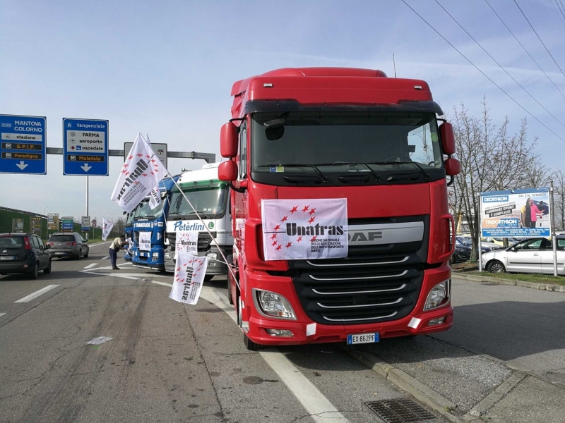 Unatras decide il fermo dell'autotrasporto