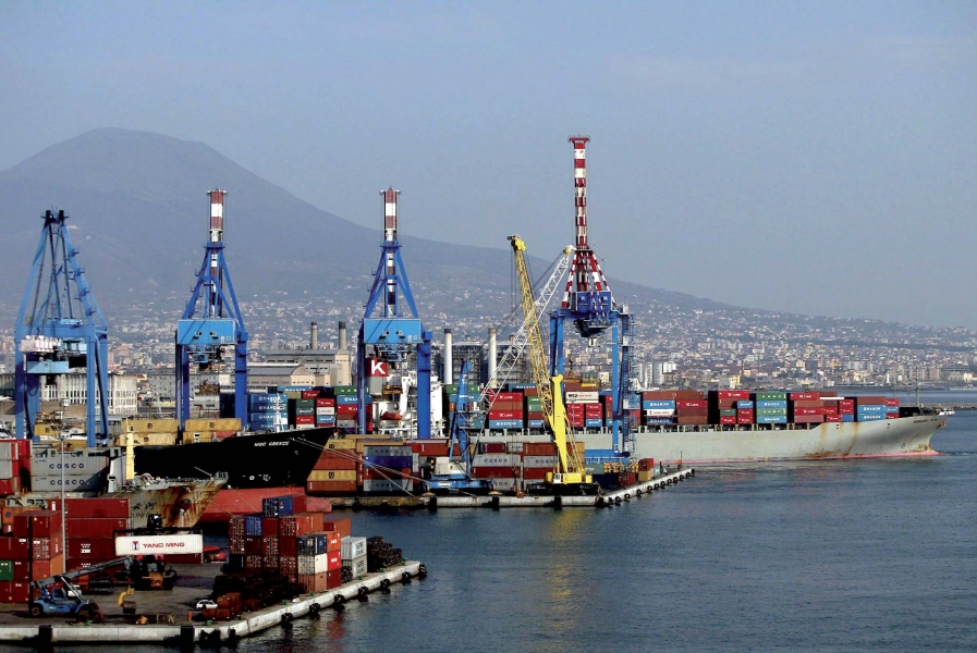Porti italiani, persi 2 miliardi di fatturato e 7.600 posti lavoro