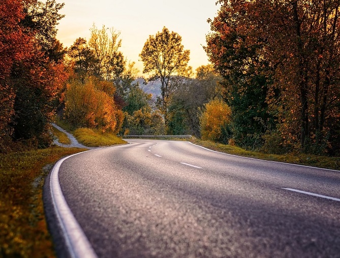 Guidare in autunno: i rischi da evitare