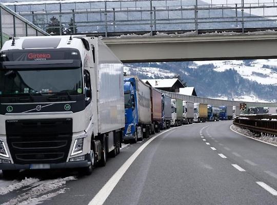 Maltempo, Italia paralizzata: unico sbocco il Brennero contingentato