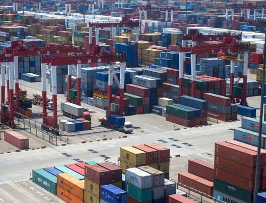 Cina: il più grande porto marittimo limita emissioni navali