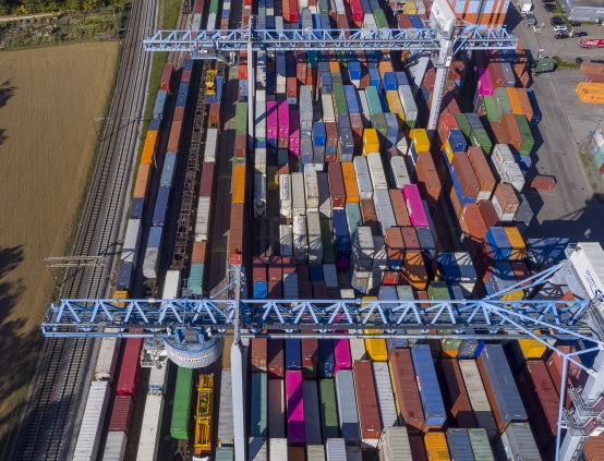 Gli arabi sbarcano in Svizzera: DP World si prende il 44 per cento di Swissterminal