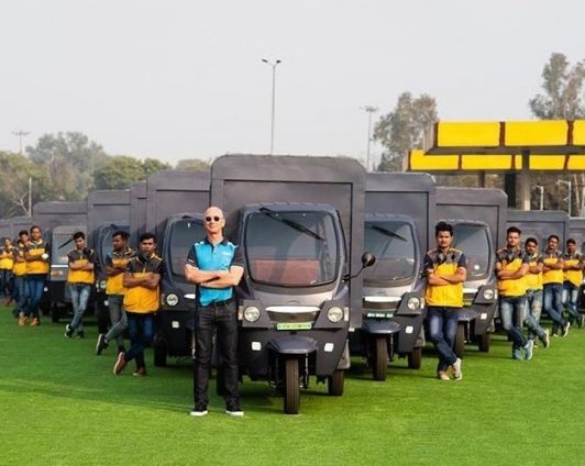 Risciò elettrici, l'idea di Amazon in India per consegnare le merci fermando l'inquinamento