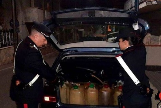 Rubano gasolio da un camion, arrestati marito e moglie a Campo Calabro