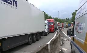 Caos in A14, gli autotrasportatori minacciano il corteo dei Tir