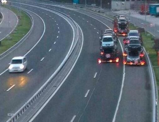 Clamorosa infrazione in autostrada: 3 bisarche cariche di auto fanno retro per evitare controlli