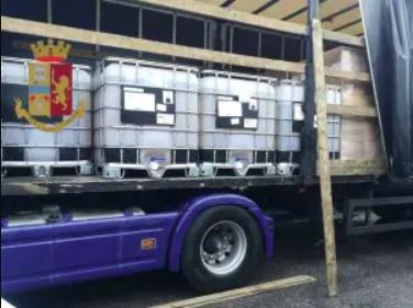 Il camion è una bomba ecologica: fermato sulla Tangenziale di Napoli