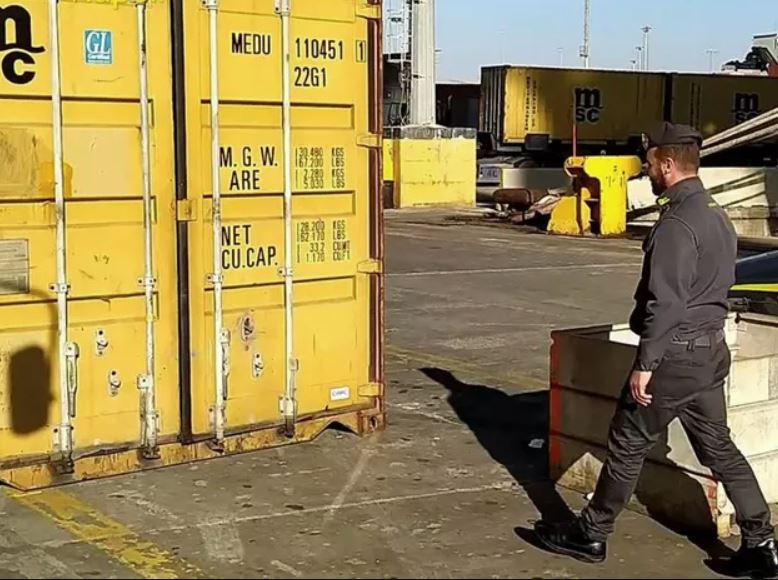 Maxi sequestro al porto di Pra', trovati 22 chili di cocaina