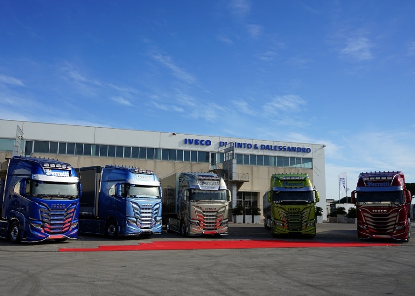 Cinque nuovi IVECO S-WAY consegnati a Michele Perrotti