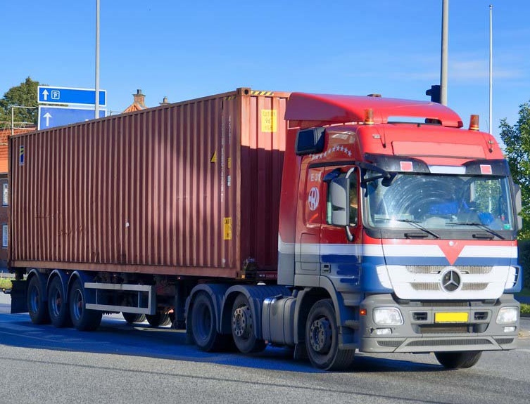 Rimborsi ai trasportatori danneggiati dal crollo di Genova: c'è chi li aiuta a gestire le domande