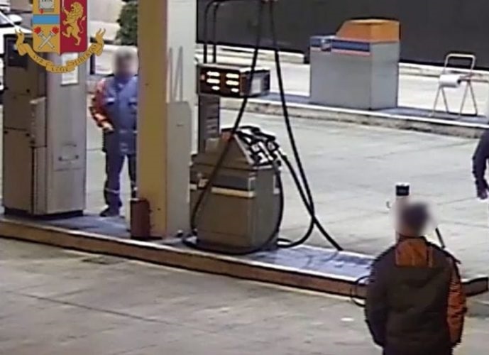 Autista e benzinai truffano ditta di autotrasporti: 30mila euro di ammanco