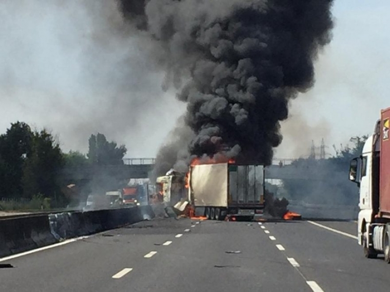 Camion in fiamme in A1: 8 chilometri di coda tra Fiorenzuola e Fidenza