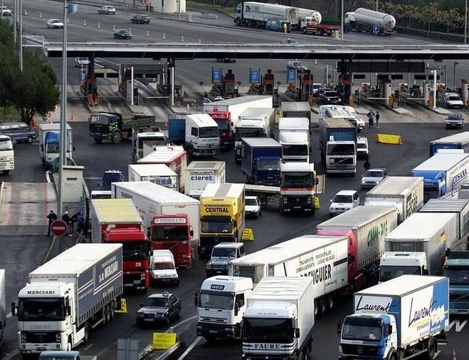 Tir in rivolta: non chiudete gli autogrill