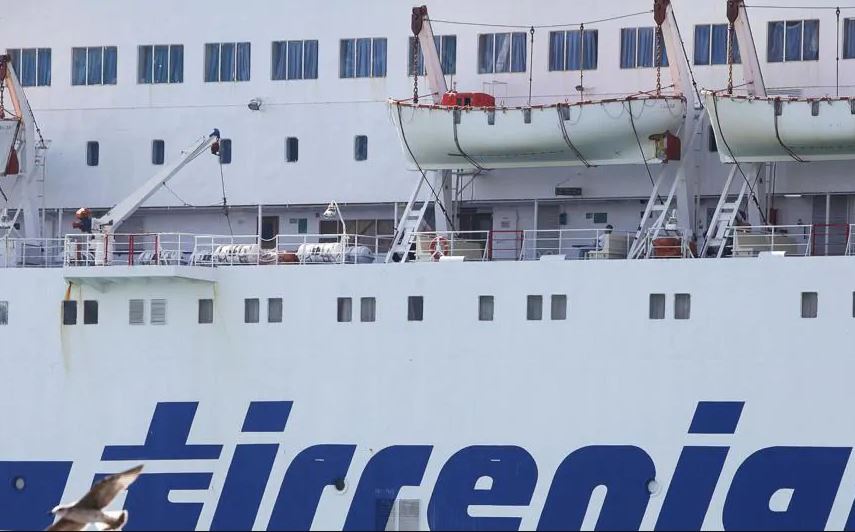 Tirrenia ferma i traghetti, scontro Onorato-commissari