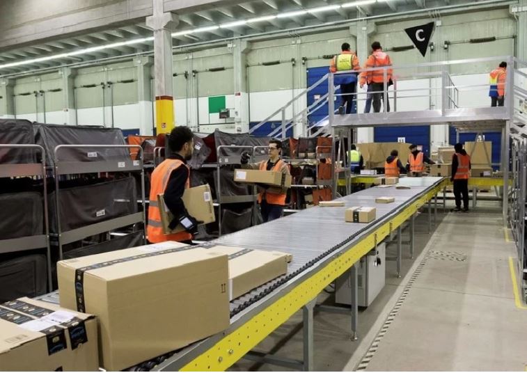 Amazon apre un magazzino a Catania, darà 30 posti di lavoro