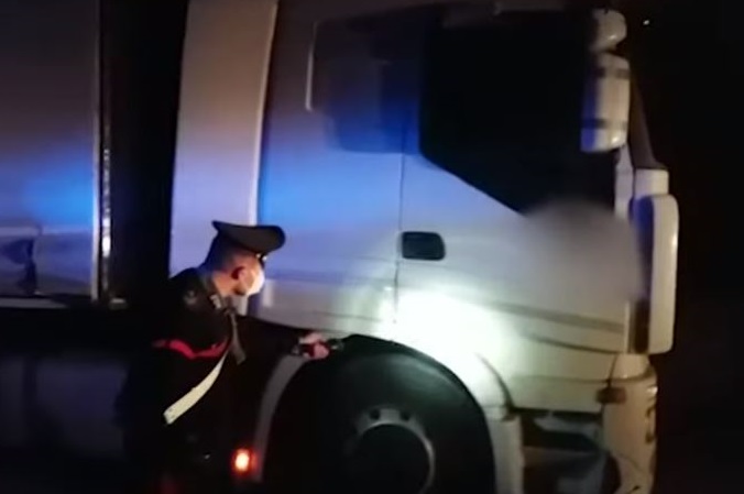 Cerignola, assalto a tir sulla A16: autista sequestrato e liberato dopo un'ora