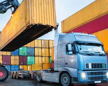 Tir: nel trasporto container tariffe e lavoro fuori controllo