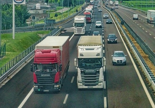 Autotrasporti: tutte le novità, dai diritti degli autisti alla tecnologia blockchain