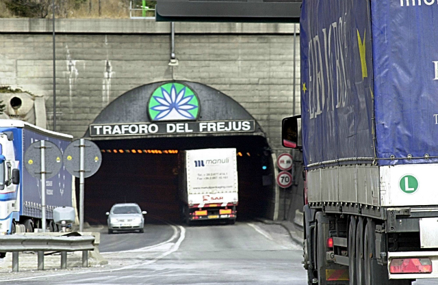 Rinviato il divieto per camion Euro3 ed Euro4 al Frejus ma non per tutti