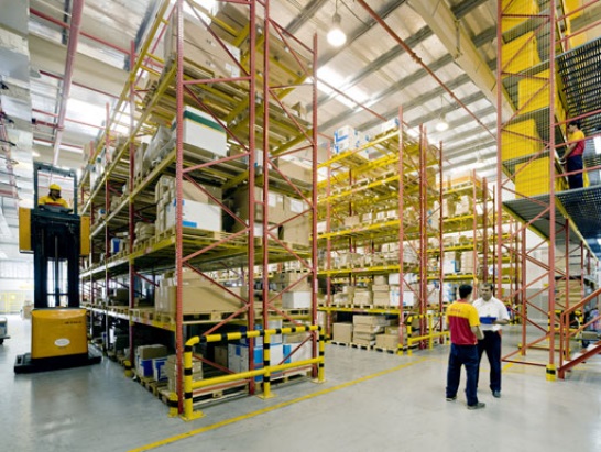 Passano di mano sette magazzini italiani di DHL