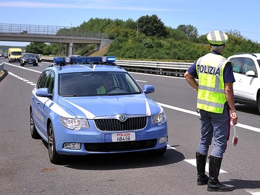 Ruba una motrice a Trieste, lo fermano in Veneto