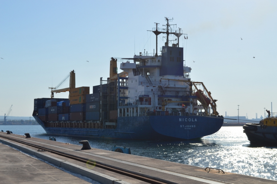 Tornano le porta-container a Taranto