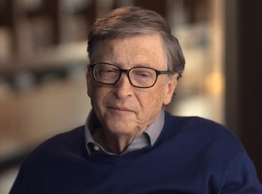 Bill Gates boccia i grandi camion elettrici come il Tesla Semi