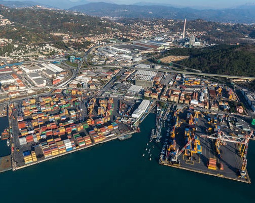 Spedizionieri, bene Spezia zona logistica semplificata