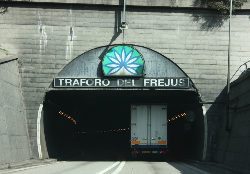 Frejus: dal 1° ottobre stop agli Euro 3 ed Euro 4