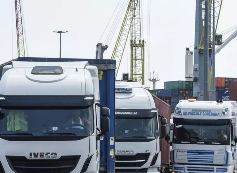 Genova, il porto anticipa la chiusura dei moli: a rischio il lavoro dell'autotrasporto