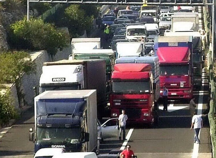 Sardegna, dalla Regione 5 milioni per gli autotrasportatori sardi