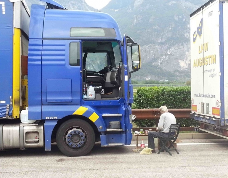 Autotrasporto: ''Modificare il DPCM per tenere aperti i servizi di ristoro''