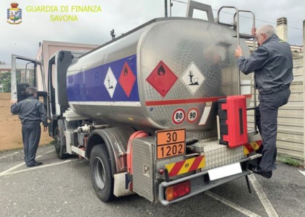 Depositi di gasolio irregolari, 5 denunce nel Savonese