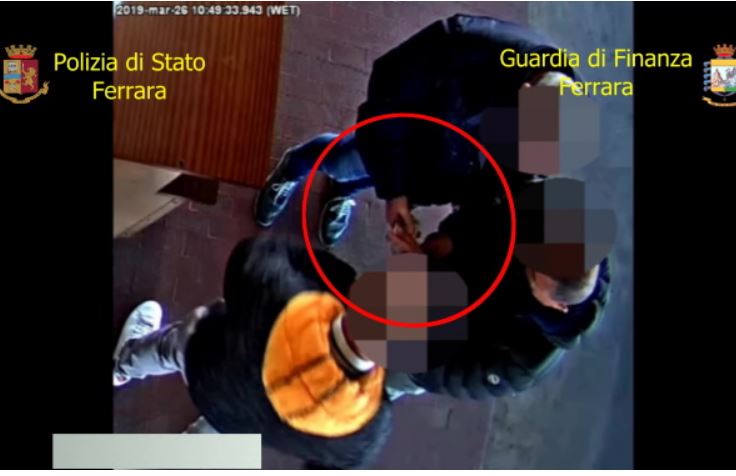 Mazzette a Ferrara per false revisioni a camion da tutta Italia: sette arresti