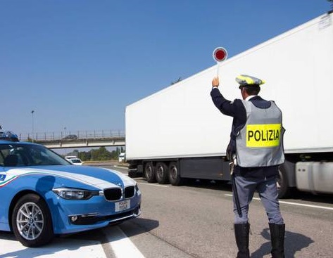 Mezzi pesanti e autobus, controlli straordinari sulle strade