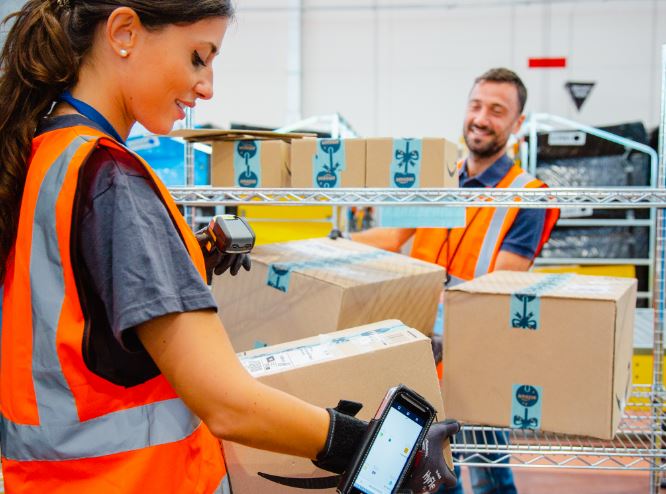Amazon finanzia l'imprenditoria: risorse ai dipendenti che vogliono darsi alla logistica