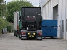 Carpi, magazziniere travolto da tir in manovra: morto un 40enne