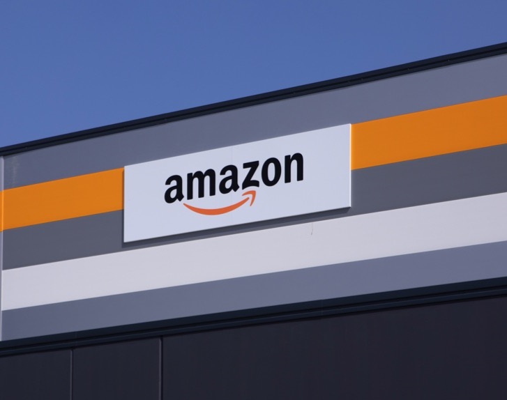 Black Friday: Amazon spinge sul software che controlla la distanza dei lavoratori