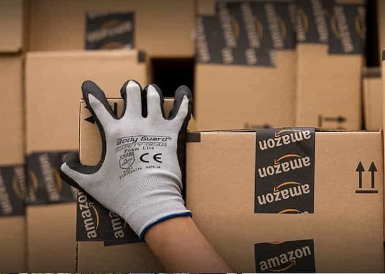Milano: furto di pacchi Amazon, gli autori erano gli autisti del Tir che li trasportava