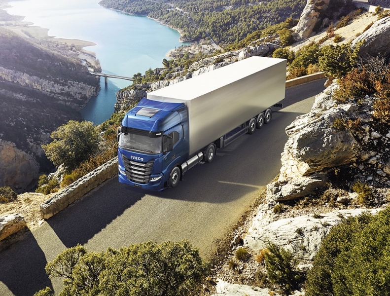 L'IVECO S-Way NP 460 vince il premio ''Sustainable Truck of the Year 2021''