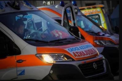 Travolto da una motrice nel piazzale della ditta: muore operaio di 39 anni