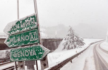 Maltempo e neve, tir bloccati a Genova