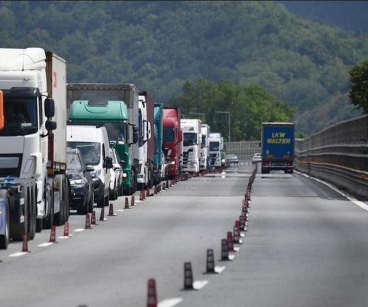 Code e disagi in autostrada dovuti a cantieri, Aspi stanzia 250 milioni per le esenzioni dai pedaggi